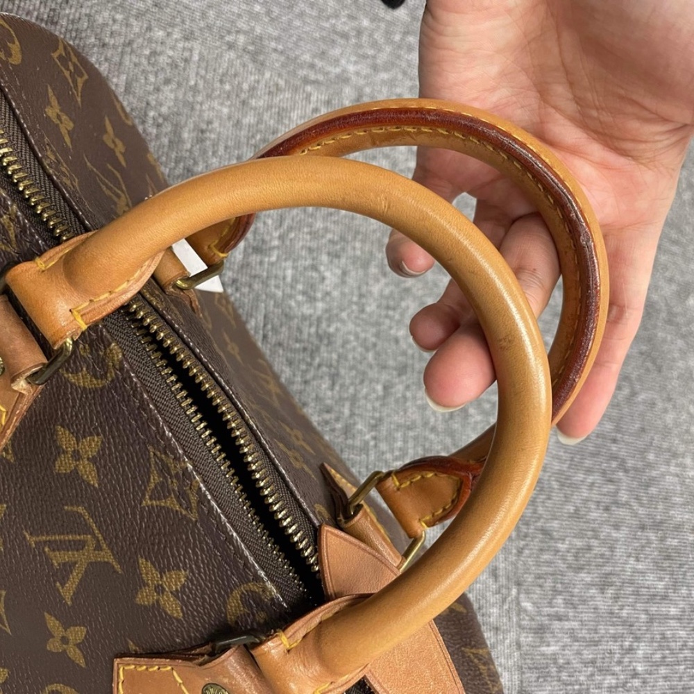 Authentic Louis Vuitton speedy 25 with dust bag, lock, and key - Picture 10 of 14